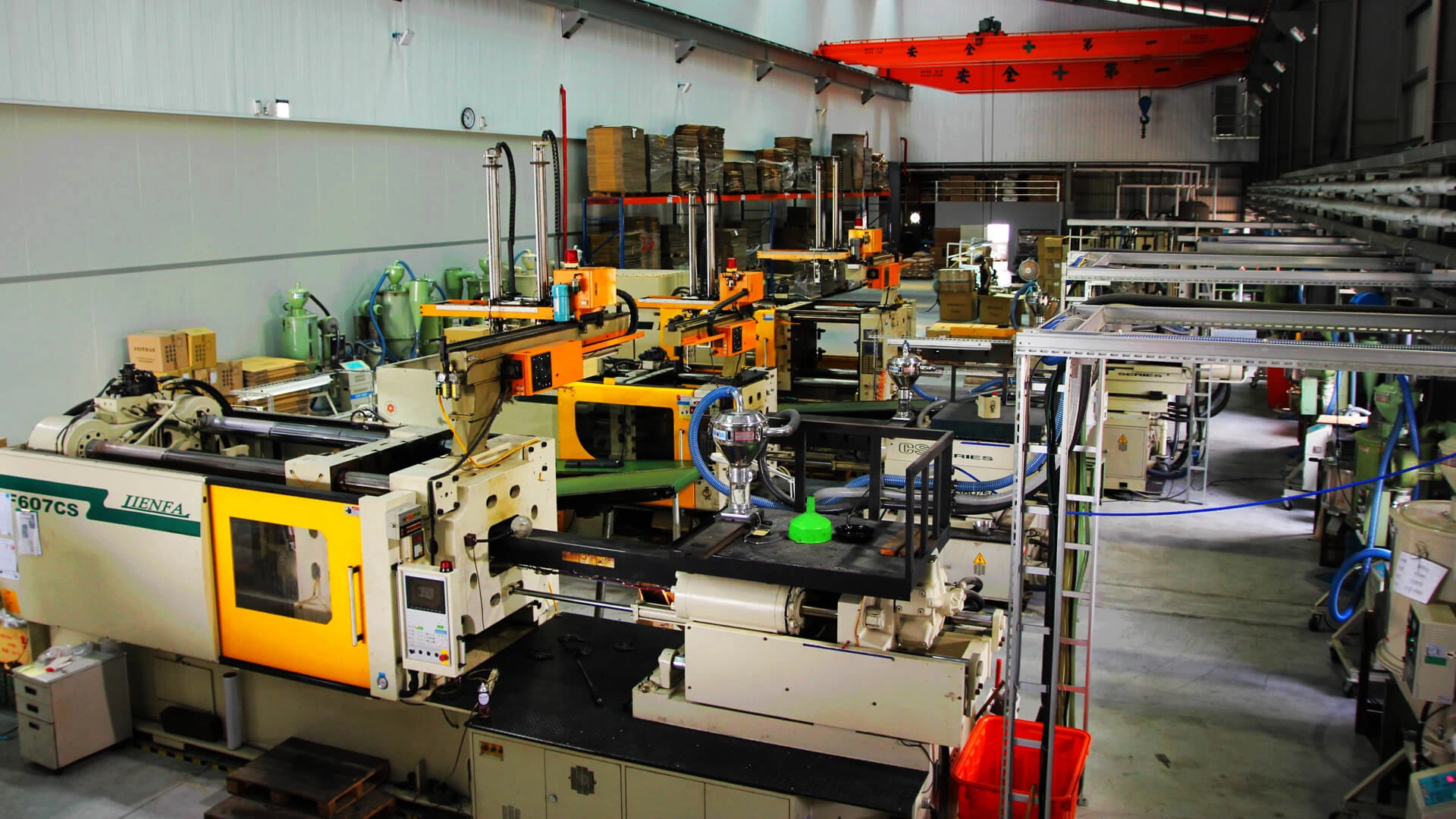 plastic-injection-factory