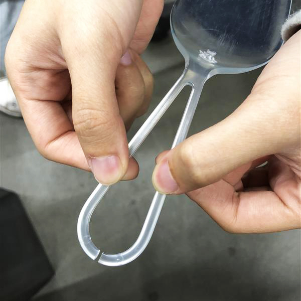 剛性強的PS材質，韌性不足